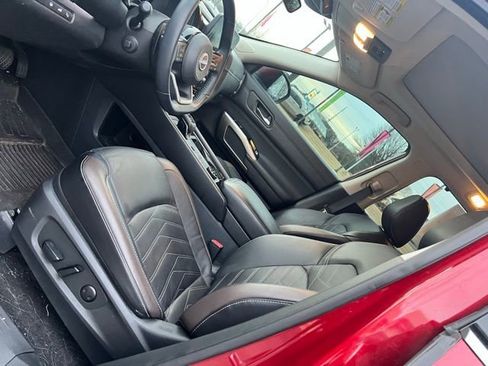 Used 2024 Nissan Pathfinder Platinum image 13