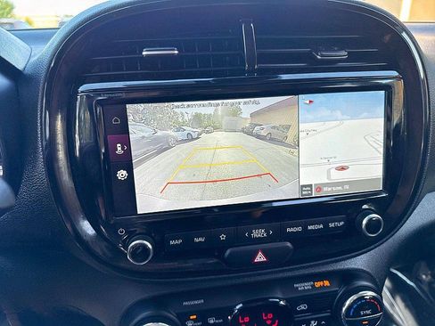 Used 2022 Kia Soul S FWD image 14
