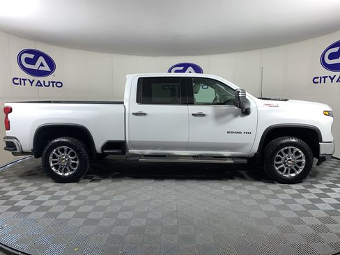 Used 2024 Chevrolet Silverado 2500 LTZ w/ LTZ Convenience Package AWD/4WD image 2