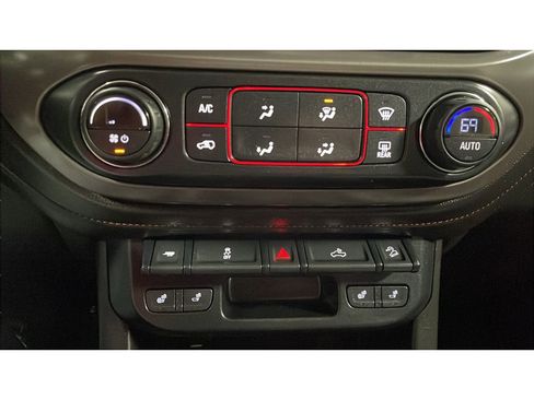 Used 2015 GMC Canyon SLE AWD/4WD image 14