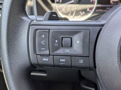 Used 2023 Nissan Rogue S AWD/4WD image 26