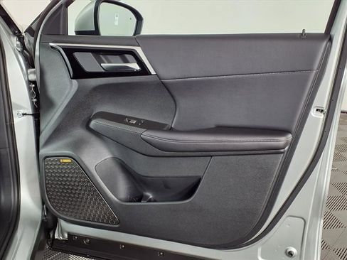 Used 2025 Mitsubishi Outlander SE image 8