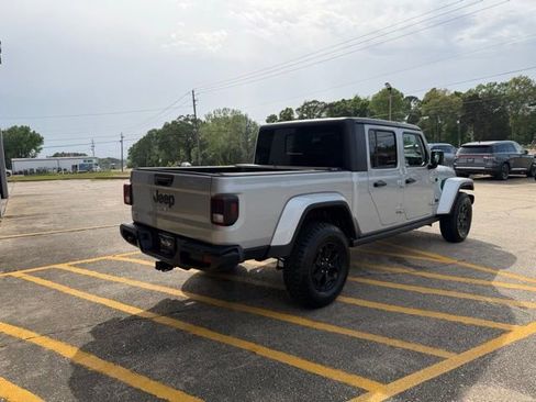 Used 2022 Jeep Gladiator Sport AWD/4WD image 3