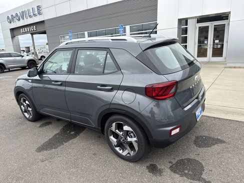 Used 2025 Hyundai Venue SEL FWD image 3