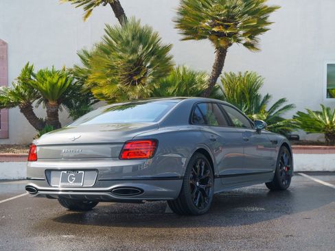 Used 2025 Bentley Flying Spur Speed image 32