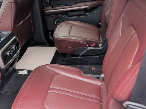 Used 2022 Ford Expedition Limited image 10
