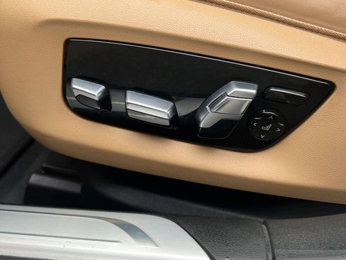 Used 2022 BMW 740i image 23