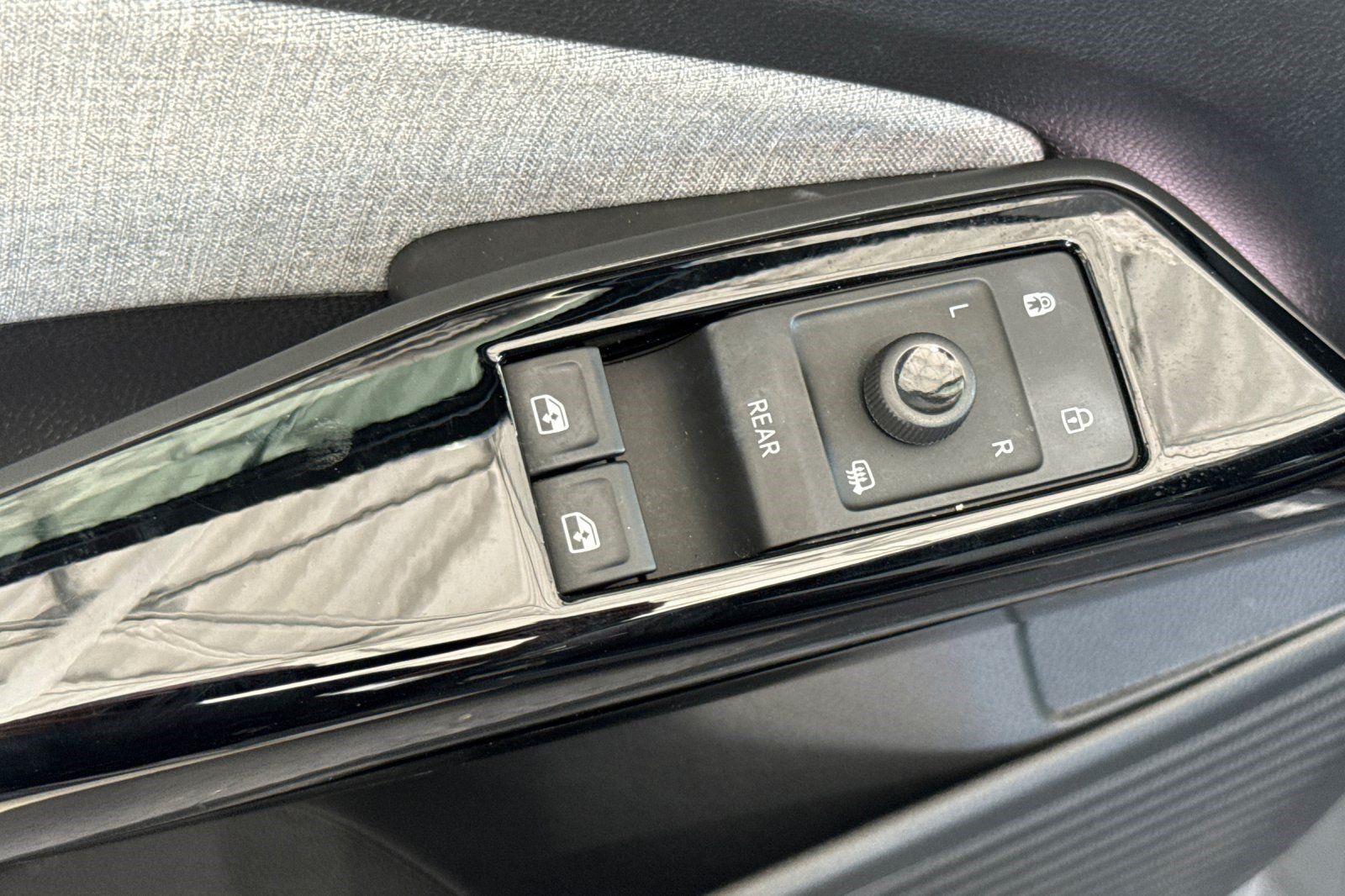 Used 2024 Volkswagen ID.4 Pro RWD image 13