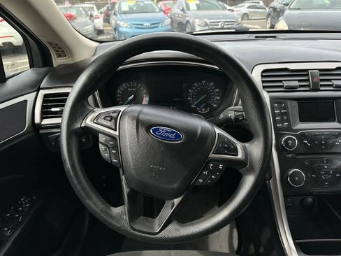 Used 2017 Ford Fusion SE image 23