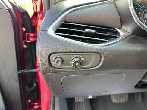 Used 2018 Chevrolet Malibu LT image 21