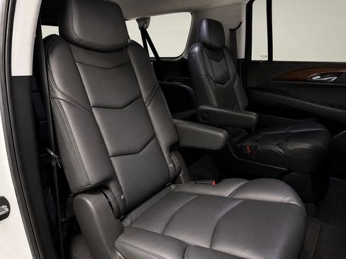 Used 2020 Cadillac Escalade ESV Luxury RWD image 22
