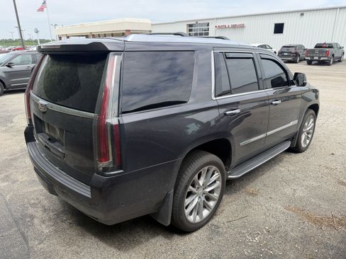 Used 2017 Cadillac Escalade Premium Luxury AWD/4WD image 4