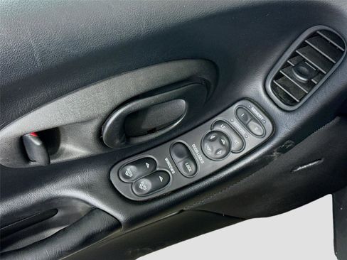Used 2004 Chevrolet Corvette Convertible w/ Preferred Equipment Group RWD image 10