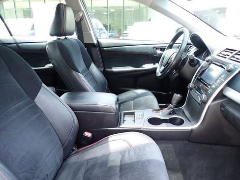 Used 2015 Toyota Camry XSE FWD image 3