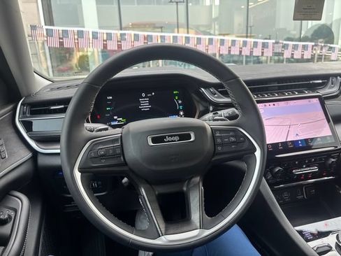 Used 2023 Jeep Grand Cherokee 4WD 4xe w/ Luxury Tech Group II image 6