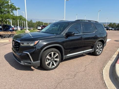 Used 2024 Honda Pilot Touring image 3