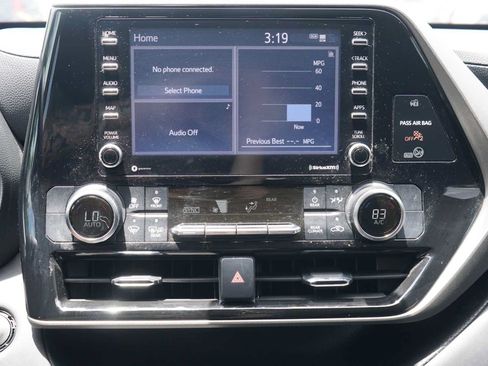 Used 2021 Toyota Highlander L FWD image 10