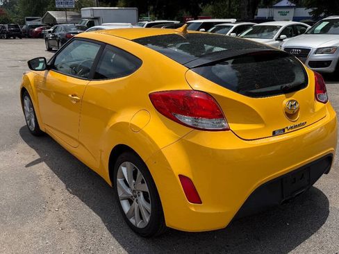 Used 2016 Hyundai Veloster FWD image 7