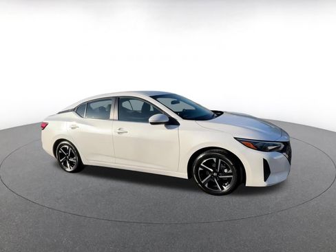 Used 2024 Nissan Sentra SV image 2