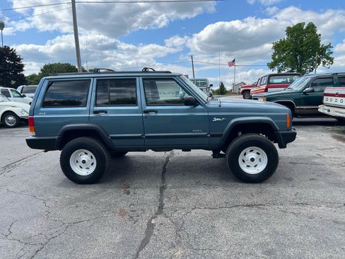 Used 1997 Jeep Cherokee Sport AWD/4WD image 4
