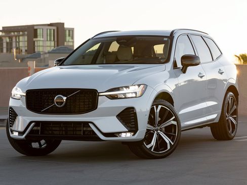 Used 2023 Volvo XC60 B5 Ultimate w/ Protection Package AWD/4WD image 2