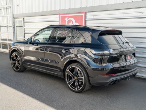 Used 2022 Porsche Cayenne image 41