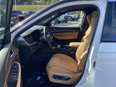New 2025 Jeep Grand Cherokee L Summit w/ Advanced Protech Group IV image 15