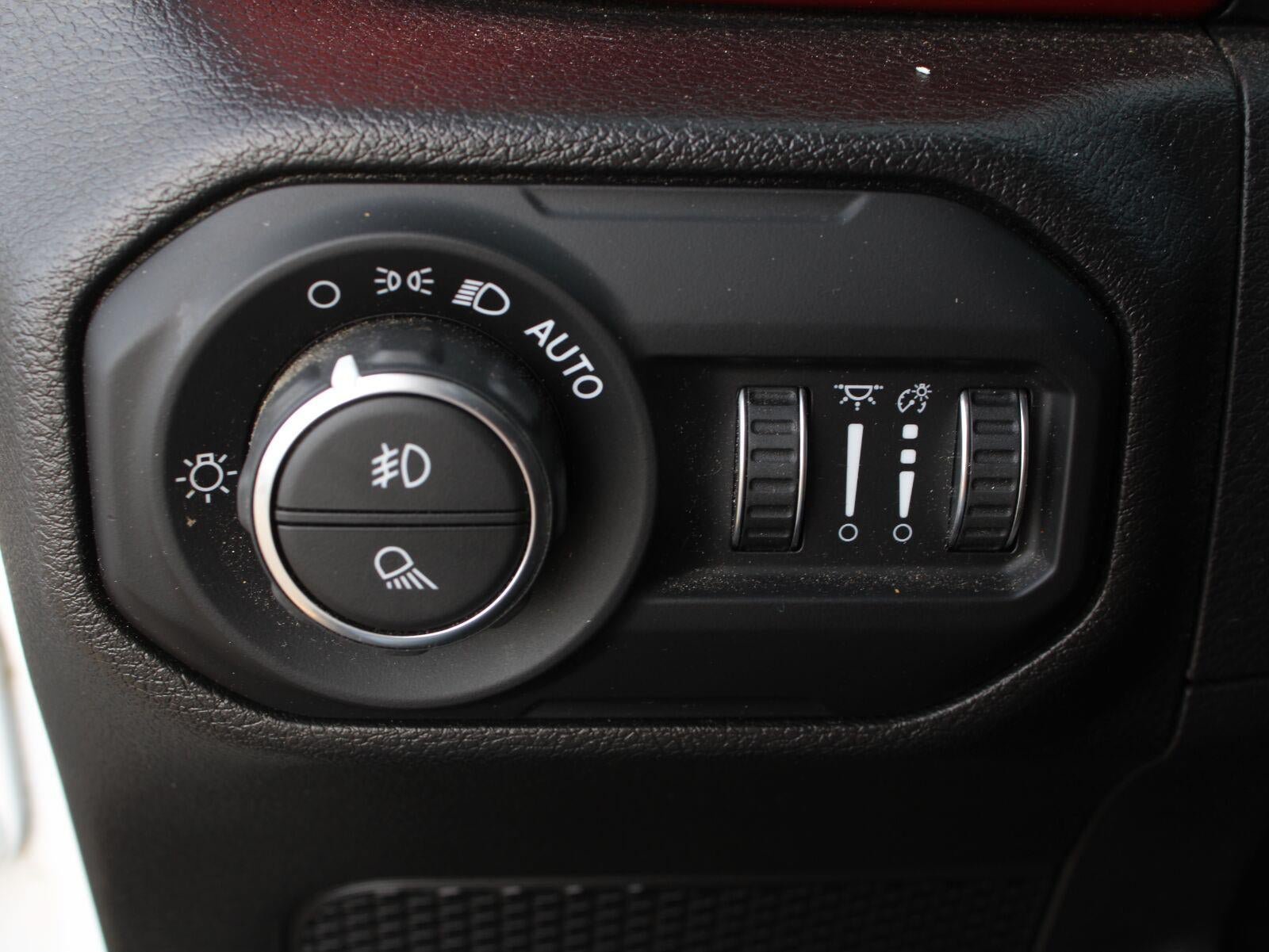 Used 2022 Jeep Gladiator Rubicon w/ LED Lighting Group AWD/4WD image 8
