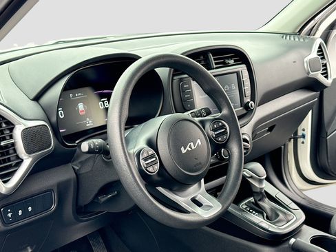 Used 2023 Kia Soul LX image 4