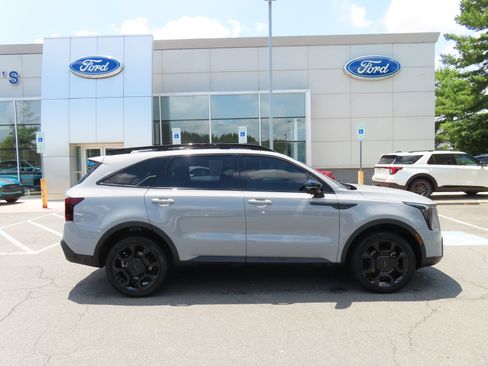 Used 2025 Kia Sorento SX AWD/4WD image 4