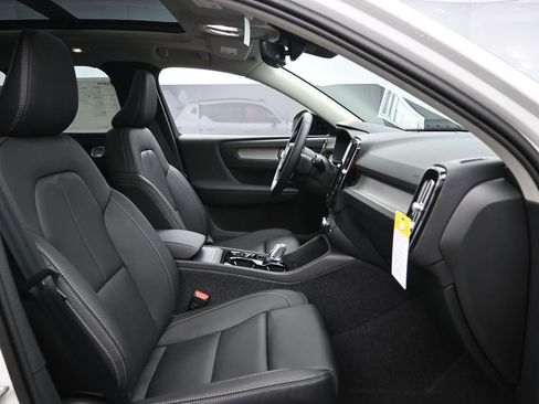 New 2025 Volvo XC40 B5 Plus w/ Protection Package Premier image 27