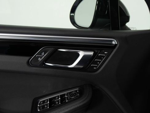 Certified 2021 Porsche Macan S AWD/4WD image 19