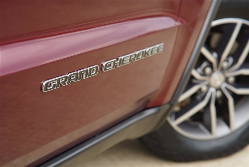 Used 2018 Jeep Grand Cherokee Limited AWD/4WD image 15