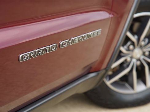 Used 2018 Jeep Grand Cherokee Limited AWD/4WD image 15