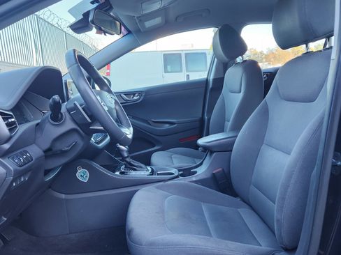Used 2021 Hyundai Ioniq SE image 4