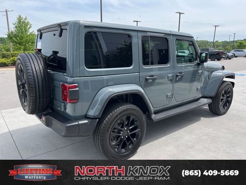 Used 2025 Jeep Wrangler Unlimited Sahara AWD/4WD image 18