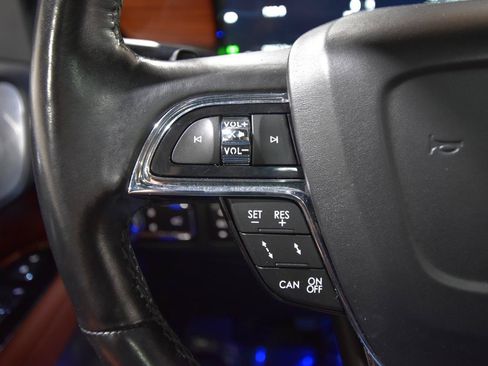 Used 2018 Lincoln Navigator L Reserve w/ Technology Package AWD/4WD image 17