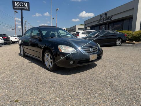 Used 2004 Nissan Altima 3.5 SE w/ Leather Sport Pkg image 2