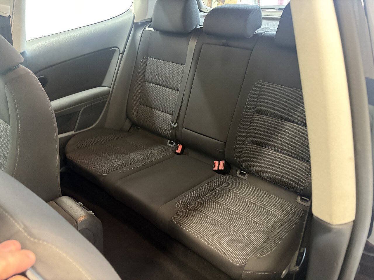Used 2013 Volkswagen Golf 2-Door FWD image 15