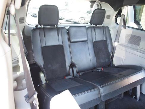 Used 2017 Dodge Grand Caravan SXT FWD image 8