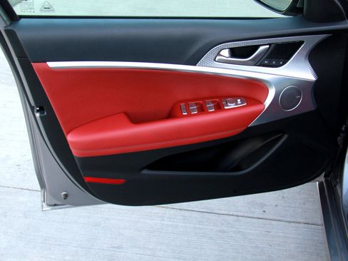 Used 2023 Genesis G70 2.0T w/ Sport Prestige Package image 21