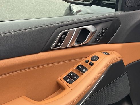 Used 2022 BMW X5 xDrive40i w/ M Sport Package image 15