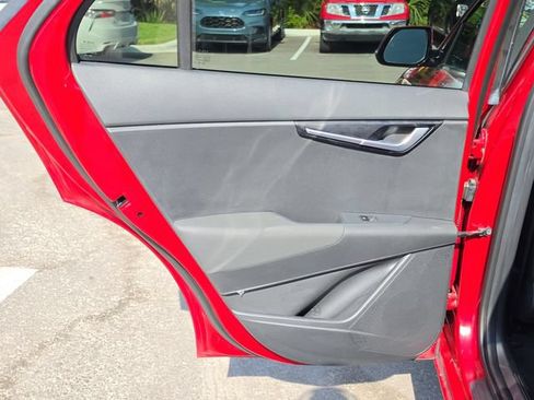Certified 2024 Kia Niro Wind FWD image 13
