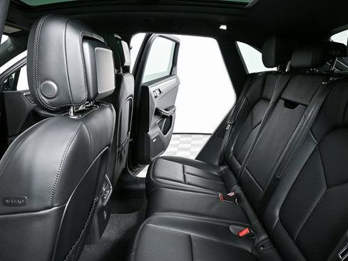 Certified 2025 Porsche Macan image 21
