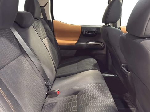 Used 2019 Toyota Tacoma SR5 AWD/4WD image 14