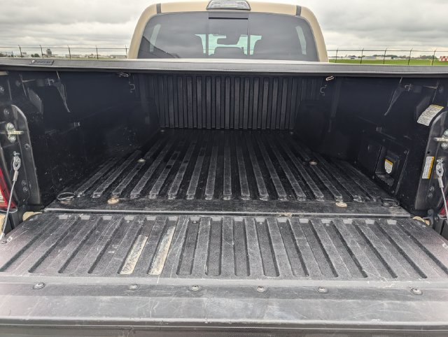 Used 2019 Toyota Tacoma TRD Sport w/ Technology Package RWD image 9