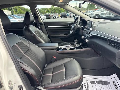 Used 2023 Nissan Altima 2.5 SR AWD/4WD image 11