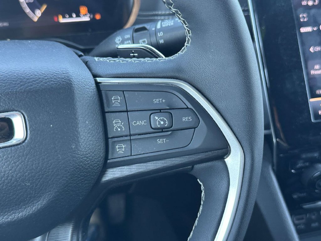 Used 2024 Jeep Grand Cherokee L Laredo w/ Luxury Tech Group I AWD/4WD image 22