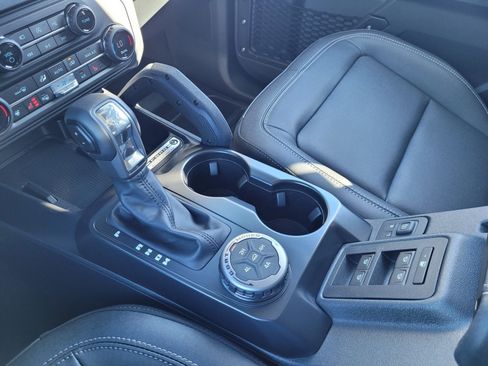 New 2025 Ford Bronco Badlands image 11