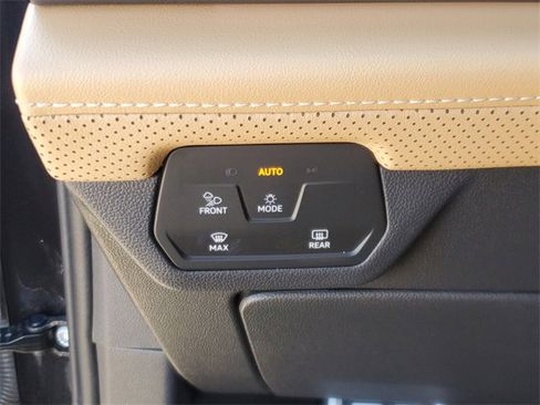 Used 2024 Volkswagen Atlas Cross Sport SEL R-Line image 22